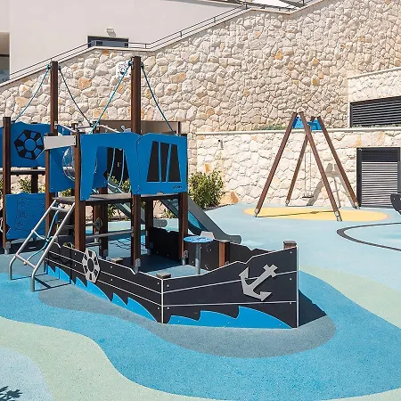 Aminess Laurel Khalani