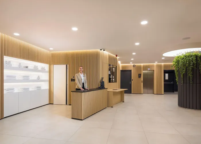 Aminess Laurel Khalani