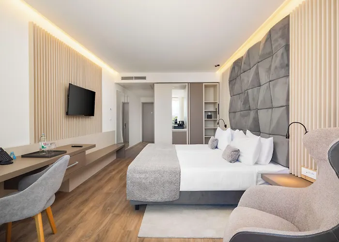 Aminess Laurel Khalani