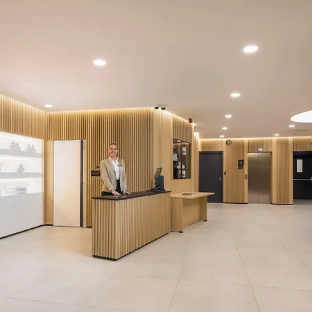 Aminess Laurel Khalani